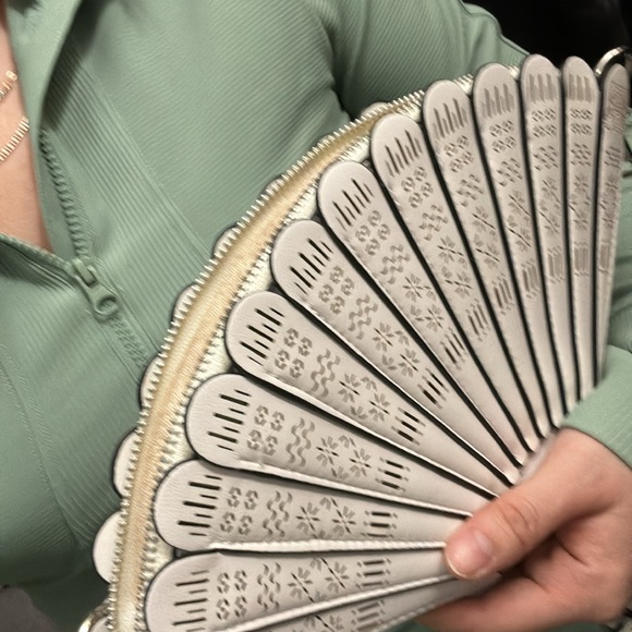 Fan shape bag brand new very cute . With chain . - Picture 4 of 4